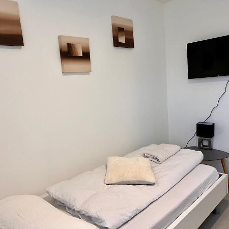 Budget Room Free Parking พรัทเทล์น ภายนอก รูปภาพ
