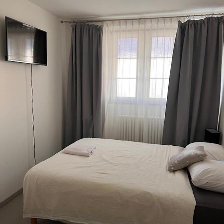 Budget Room Free Parking พรัทเทล์น ภายนอก รูปภาพ