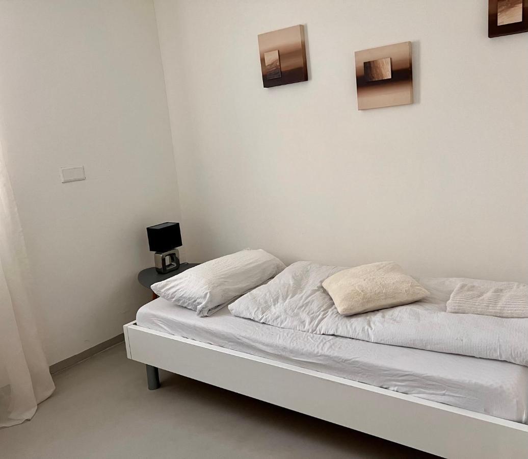 Budget Room Free Parking พรัทเทล์น ภายนอก รูปภาพ